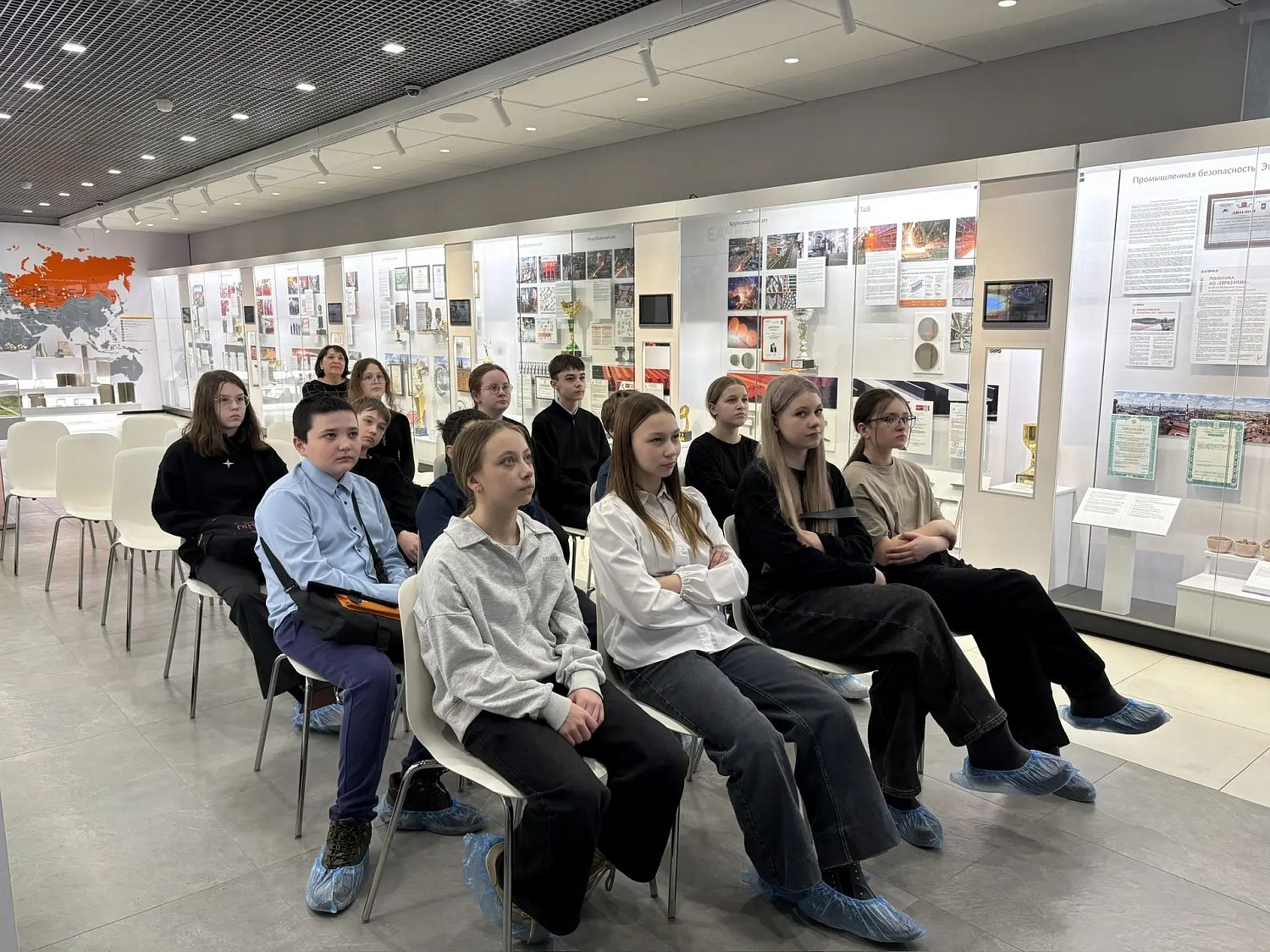 Школьники из МБОУ СОШ №66 - участники онлайн интерактивного квиза "ЕВРАЗ" в музейно-выставочном центре