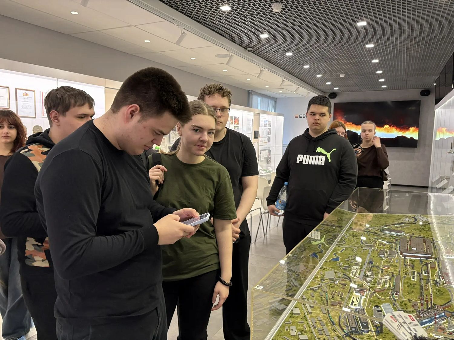 Школьники из МАОУ СОШ №30 - участники онлайн интерактивного квиза "ЕВРАЗ" в музейно-выставочном центре