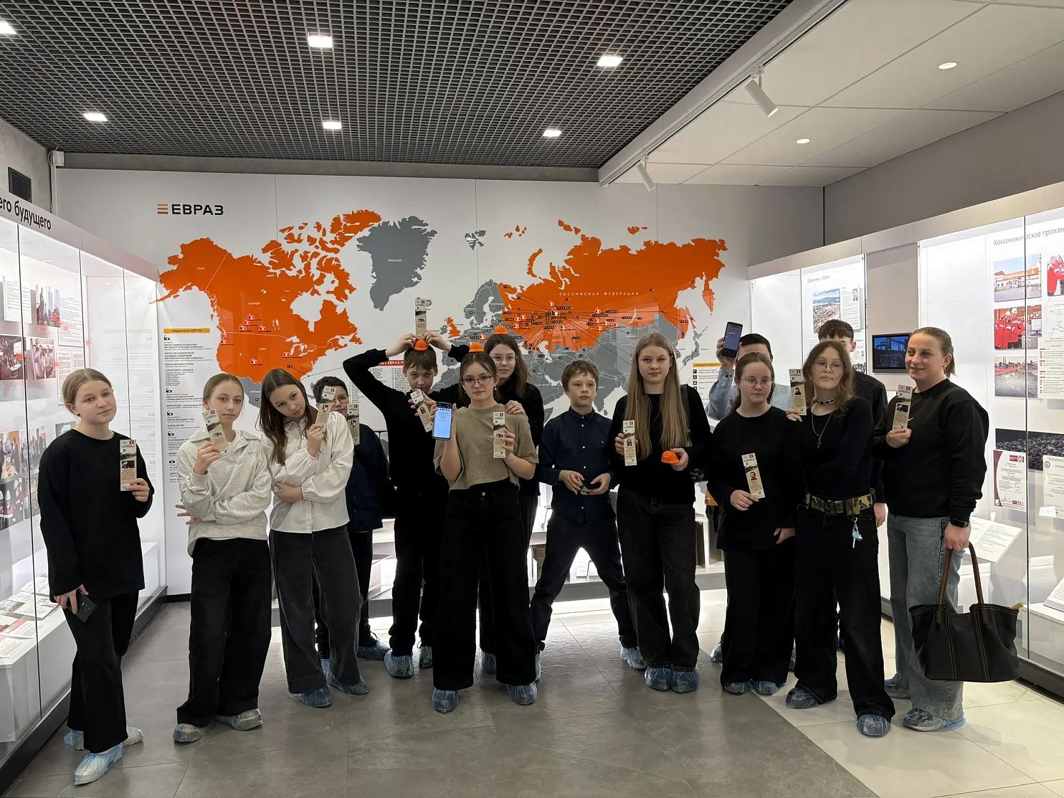 Школьники из МБОУ СОШ №66 - участники онлайн интерактивного квиза "ЕВРАЗ" в музейно-выставочном центре